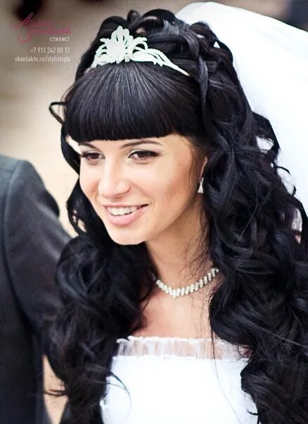 Прическа локоны с челкой фото Hello, how much will this hairstyle cost, and if you have strands on the hairpin