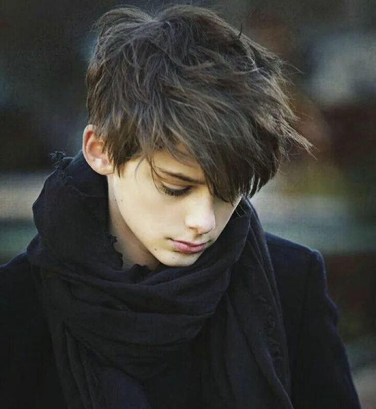 Прическа мальчик длинные волосы с челкой Pin by Brandon Yoang on People Androgynous hair, Boy hairstyles, Short hair styl