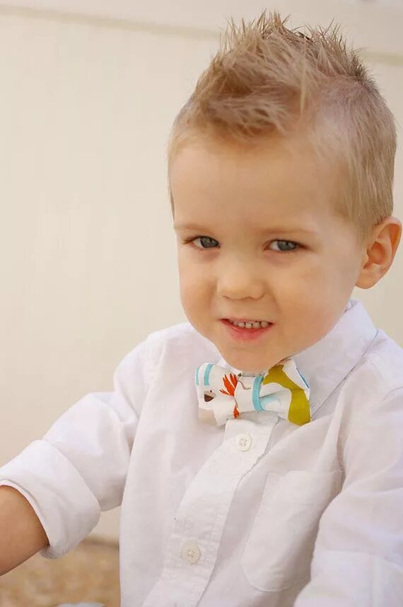 Прическа мальчику 1 год little bowties and mowhawks=best combination ever Toddler haircuts, Kids hairsty