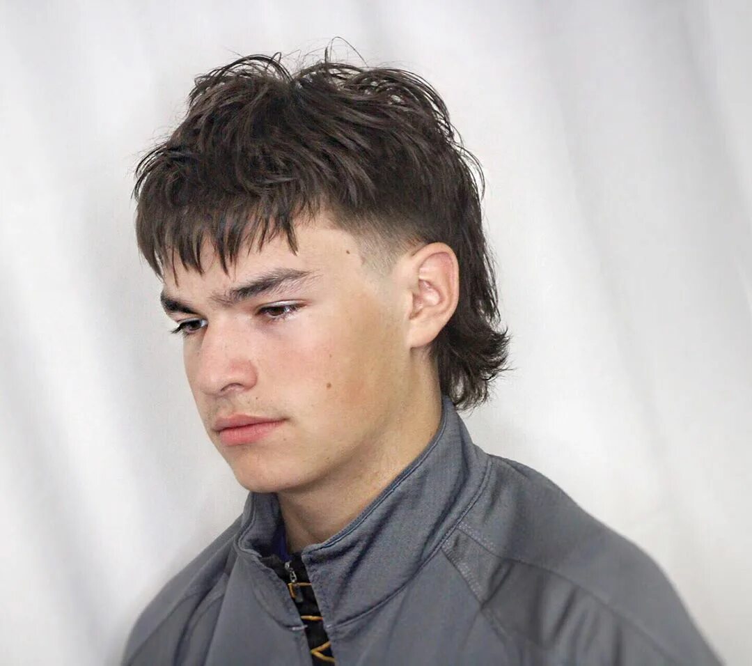 Прическа малет All About the Mullet Haircut and Why It's the Hottest Trend of the Year Mullet h