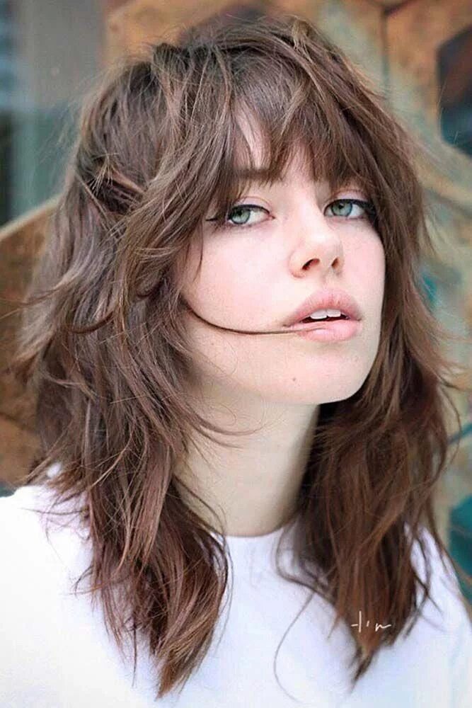 Прическа маллет для девочек 10 Stylish Shag Haircut Ideas For Your Trendy Look Medium hair styles, Hair styles,