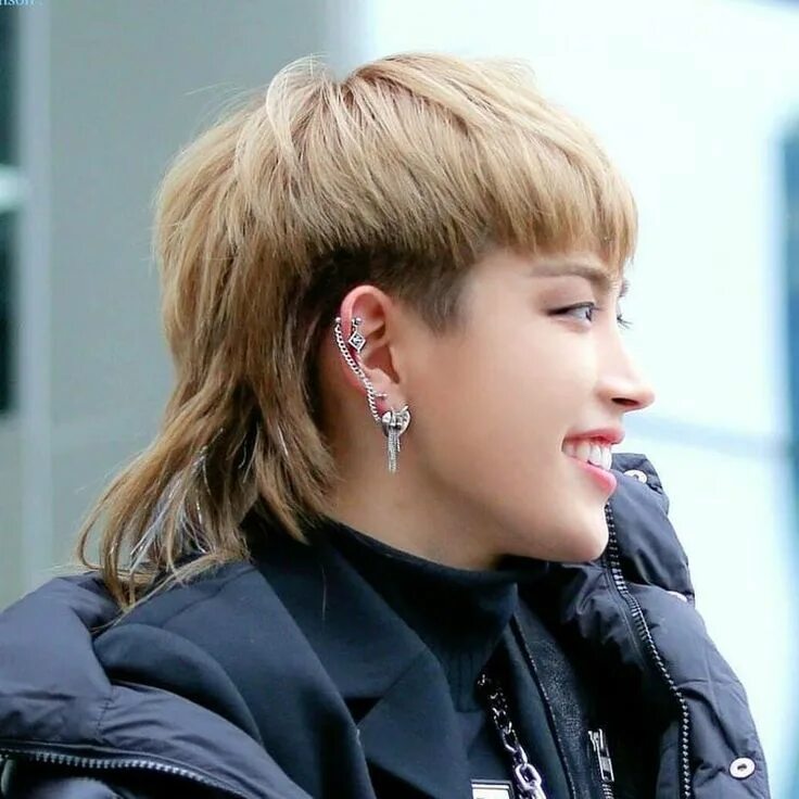 Прическа маллет для девочек hongjoong Punk hair, Shot hair styles, Mullet hairstyle