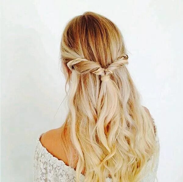 Прическа мальвина для девочки на длинные Pin de J.Rakoczi en Hairstyles Peinados con cabello suelto, Peinados, Peinados p