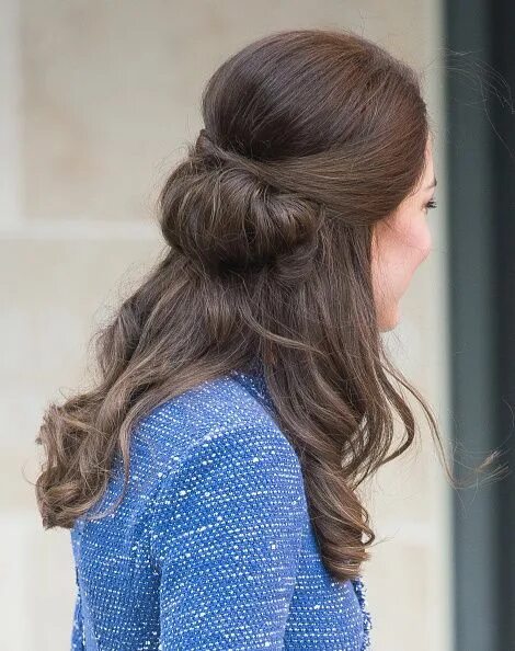 Прическа мальвина для женщин Catherine Duchess of Cambridge hair detail visits Ronald McDonald House Evelina 