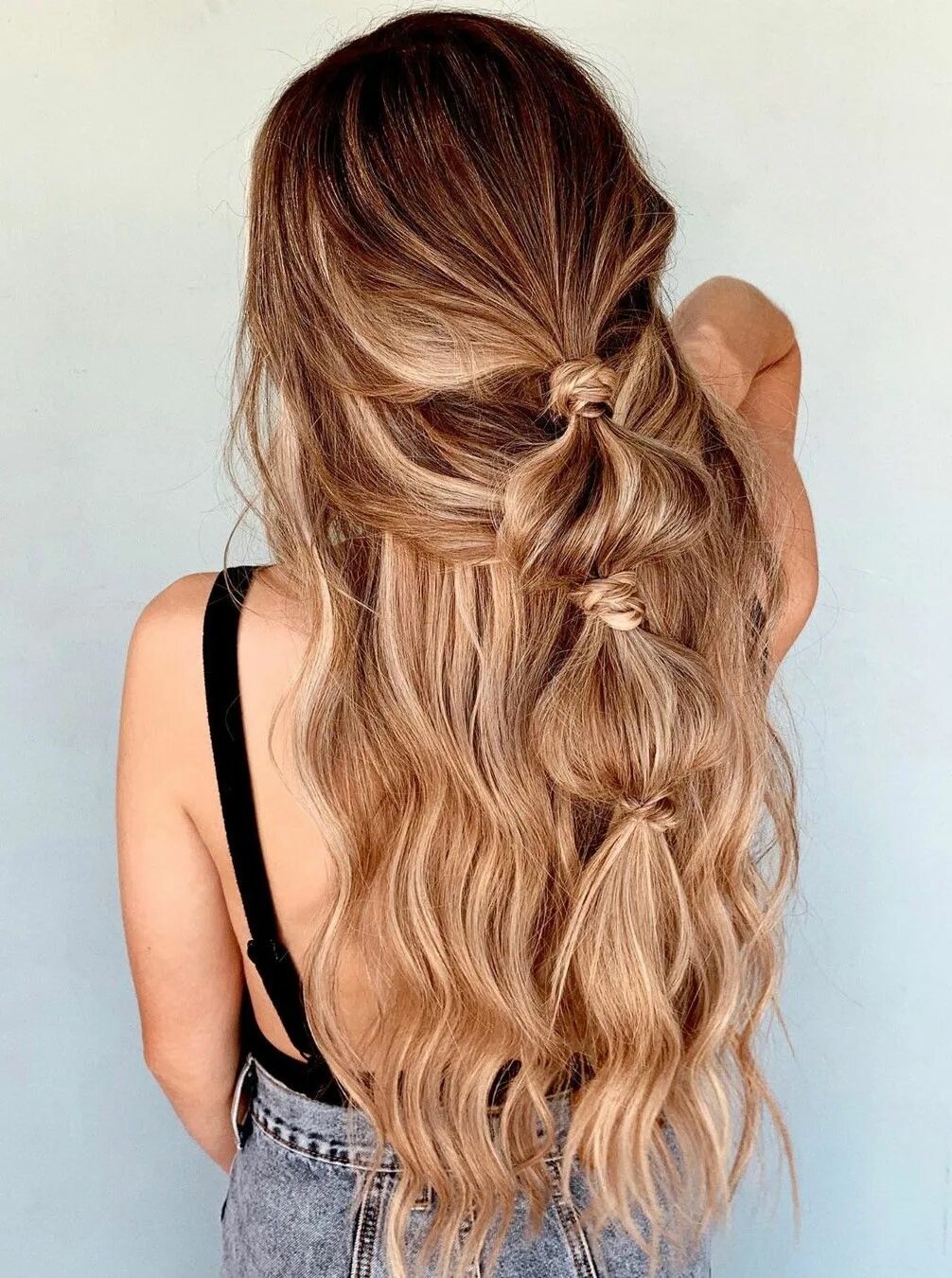 Прическа мальвинка 50 Trendiest Half-Up Half-Down Hairstyles for 2024 - Hair Adviser Down hairstyle