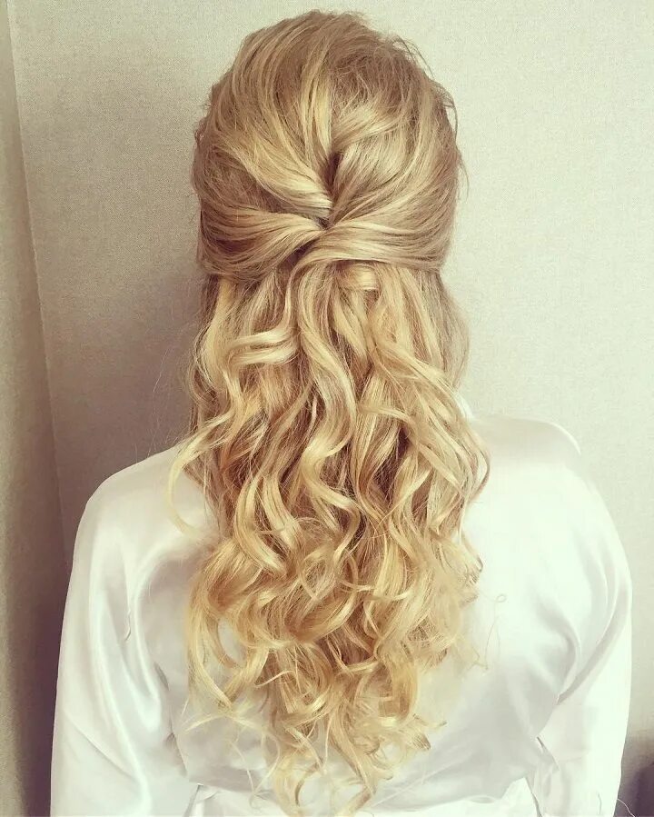 Прическа мальвинка на длинные волосы с локонами Prettiest Half up and half down hairstyle for romantic brides Bridesmaid hair lo