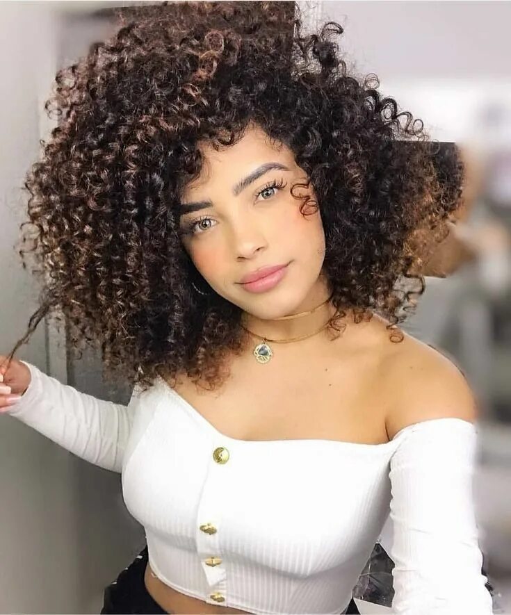 Прическа мелкие кудри на средние волосы Pin by Caroline Araujo on Cabelo Cacheado e Crespo Curly hair styles, Beautiful 