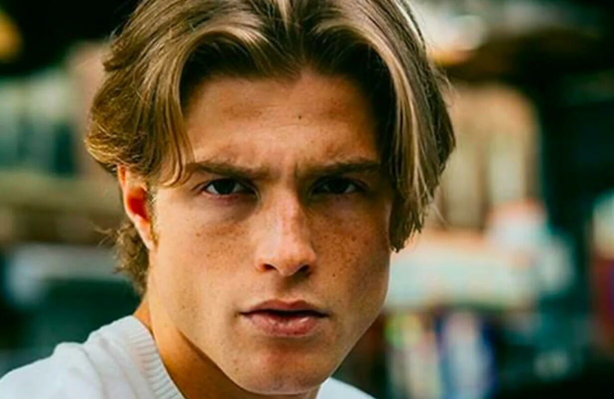 Прическа middle part как сделать Coupes de Cheveux Homme : Top 14 Meilleures Coiffures Masculines - Eternel Paris