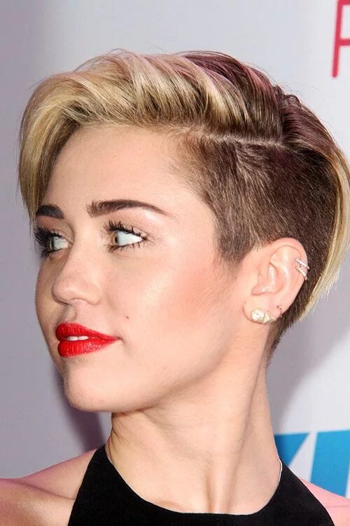 Прическа милетт женская Miley Cyrus Straight Light Brown Side Part, Undercut Hairstyle Steal Her Style C