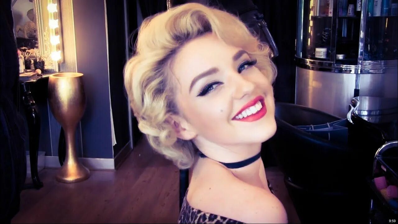 Прическа монро фото Authentic Marilyn Monroe Wet Roller Hair Set - YouTube Short hair styles, Marily