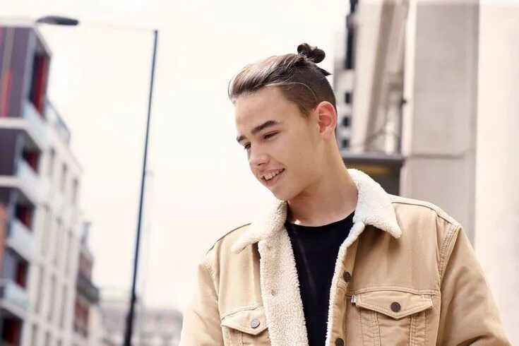 Прическа мужская 8 лет 10 Man Bun Fade Hairstyles to Try this Summer Man bun, Undercut ponytail, Underc