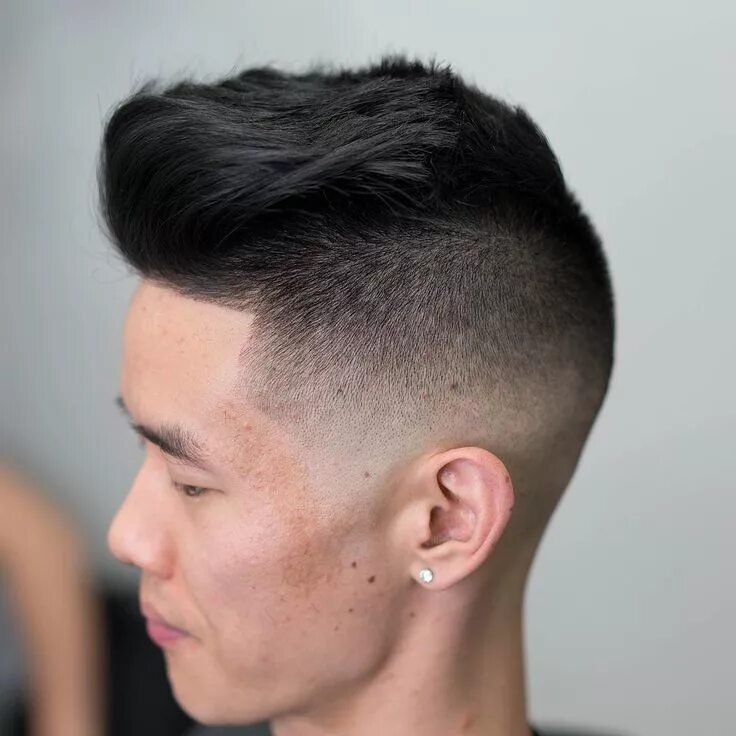 Прическа мужская без боковых Men's Haircuts 2023 Fade haircut styles, Mens haircut shaved sides, Cool hairsty