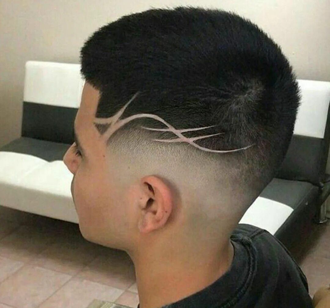 Прическа мужская молния Pinterest Lineas en el pelo, Tatuajes de pelo, Lineas de cabello