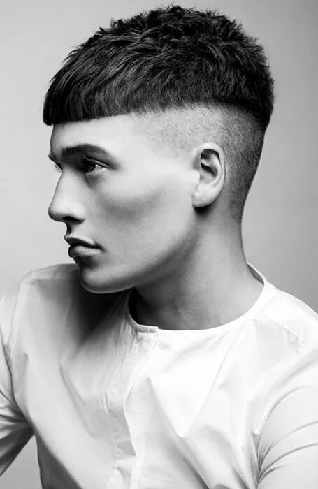 Прическа мужская молодежная с челкой 30 Sharp Fade Hairstyles For Men FashionBeans Crop haircut, Mens haircuts fade, 