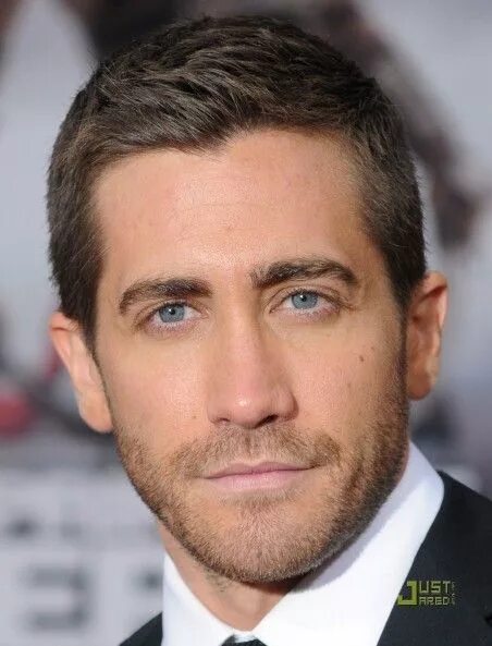 Прическа мужская открытый лоб Jake Gyllenhaal Hairstyle Haircuts for men, Mens hairstyles short, Jake gyllenha