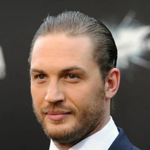 Прическа мужская открытый лоб Tom Hardy Haircut Barbe de tom hardy, Coupe cheveux homme, Coiffures masculines