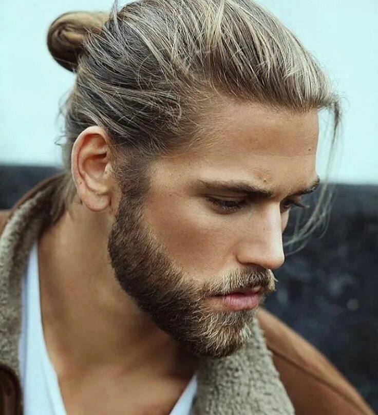 Прическа мужская с длинными волосами сверху Pin by Kitso Kgori on Man Crush Long hair styles men, Beard styles, Mens hairsty