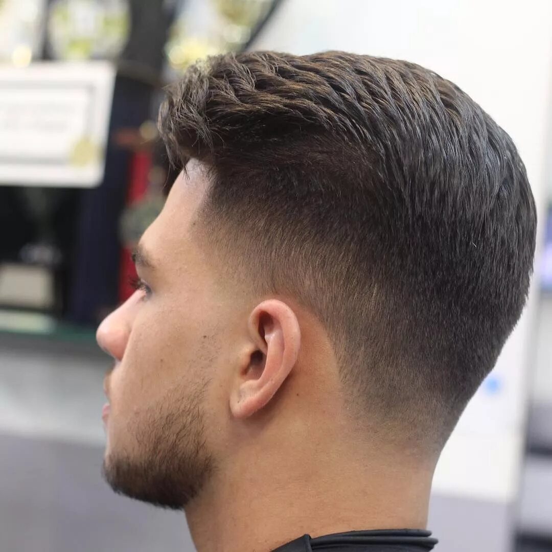 Прическа мужская с переходом по бокам 100+ Fade Haircut Ideas For 2023 Low fade haircut, Fade haircut, Hairstyles hair