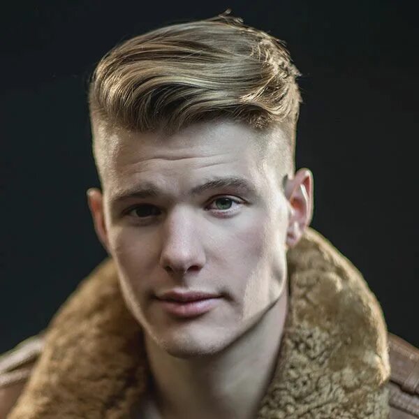 Прическа мужская с выбритыми боками и длинной disconnected undercut - Google Search Comb over haircut, Undercut hairstyles, Co