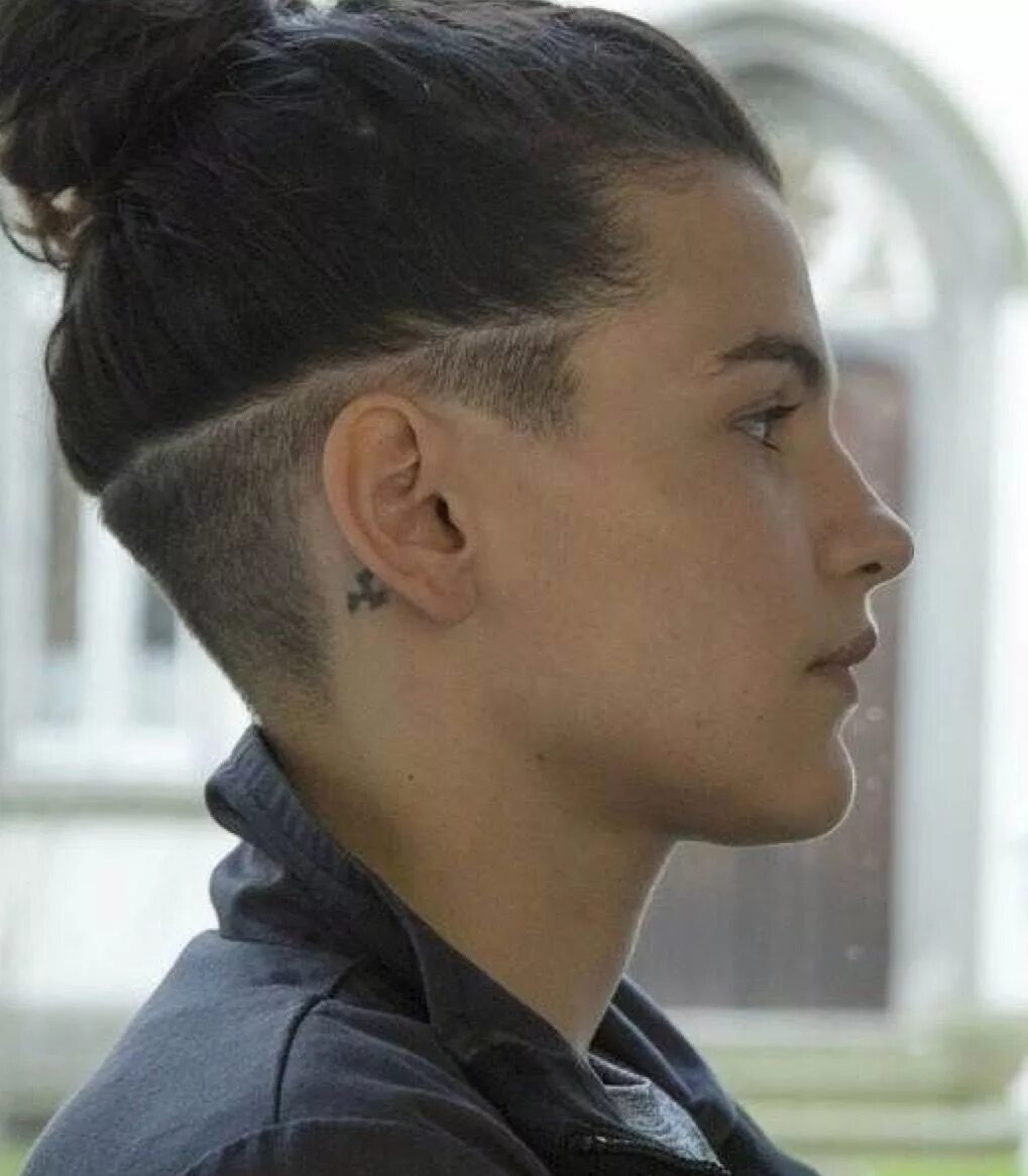 Прическа мужская выбритые виски с челкой Join the beastie mood @AndrogynousBeast Undercut long hair, Tomboy hairstyles, L