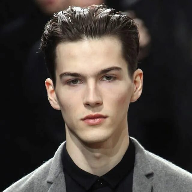 Прическа мужская завораживает под влюсницам волос завораживает Trend Alert - Modern Hairstyles For Men Man of Many in 2020 Mens slicked back ha