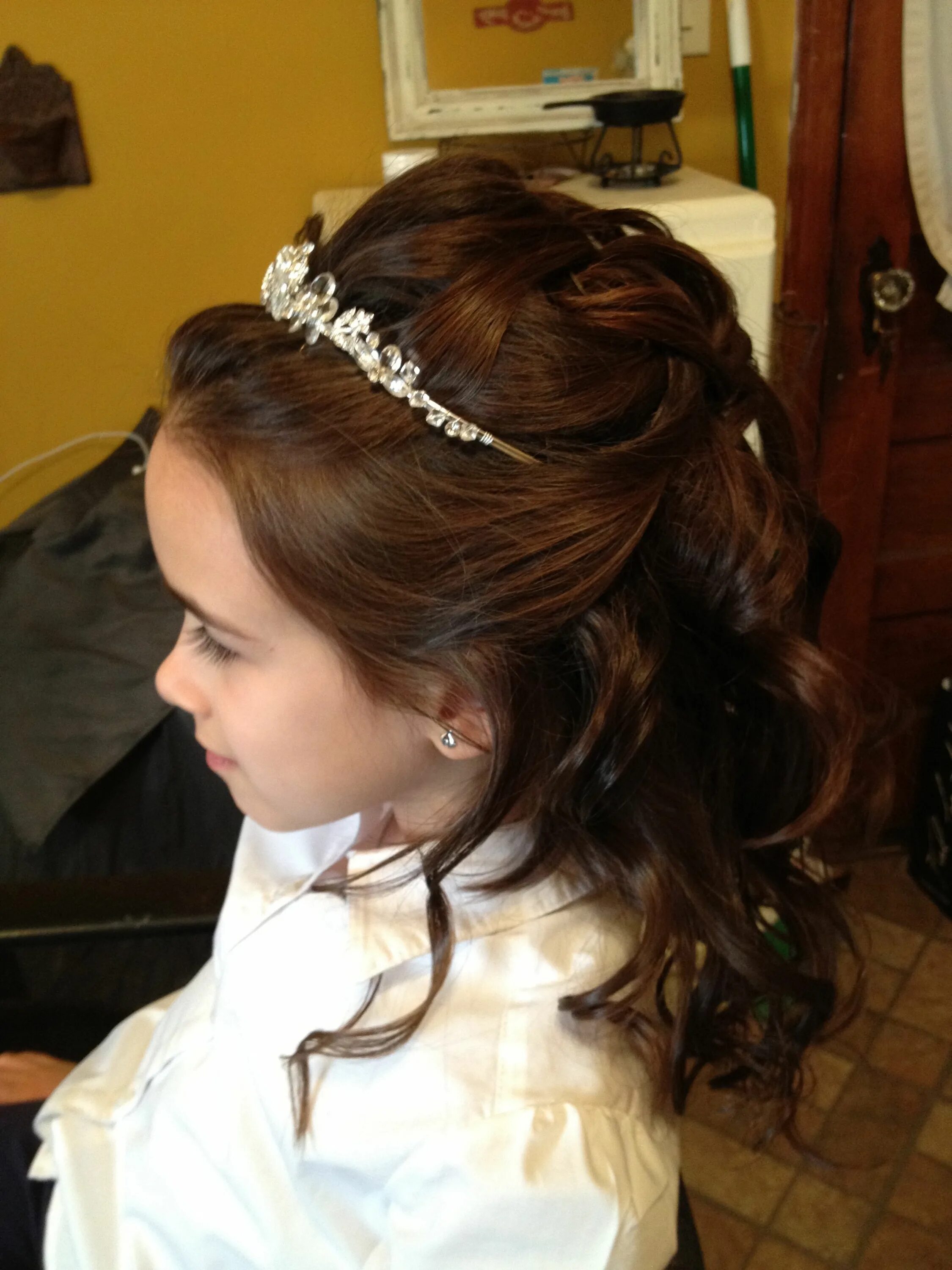 Прическа на бал для девочки Pin on Studio 16 hair design Communion hairstyles, First communion hairstyles, G