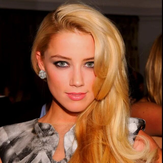 Прическа на бок для женщин Pin by Harmony Meske on beauty Amber heard hair, Amber heard, Hairstyle