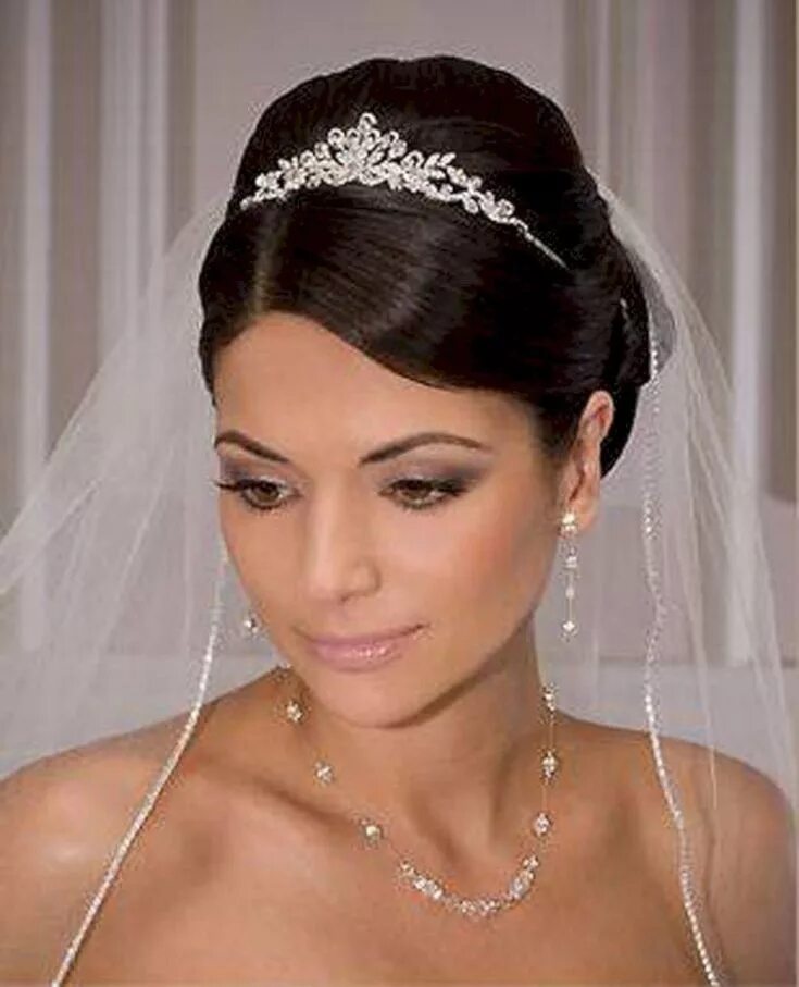 Прическа на длинную фату с диадемой 20 Incredible Wedding Hairstyles Ideas For Pretty Brides Tiara hairstyles, Weddi