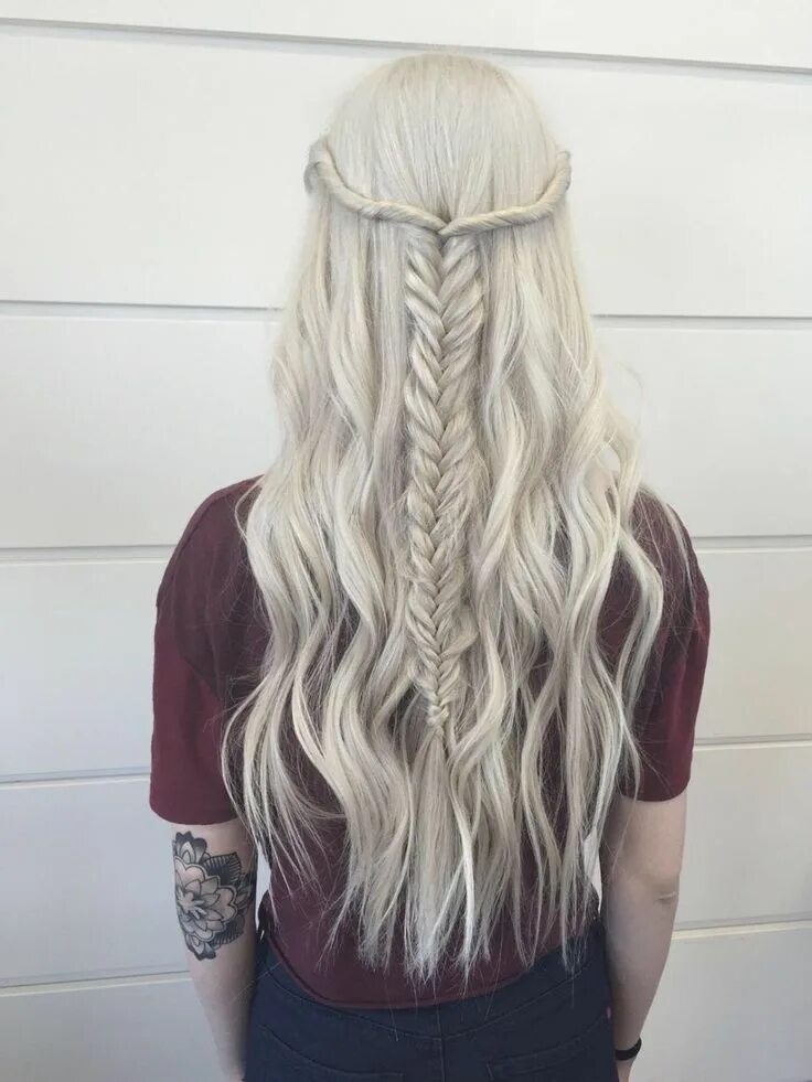 Прическа на длинные белые волосы #fishtailbraid #pretty #hair #braid #blonde #bleachblonde Hair styles, Long hair