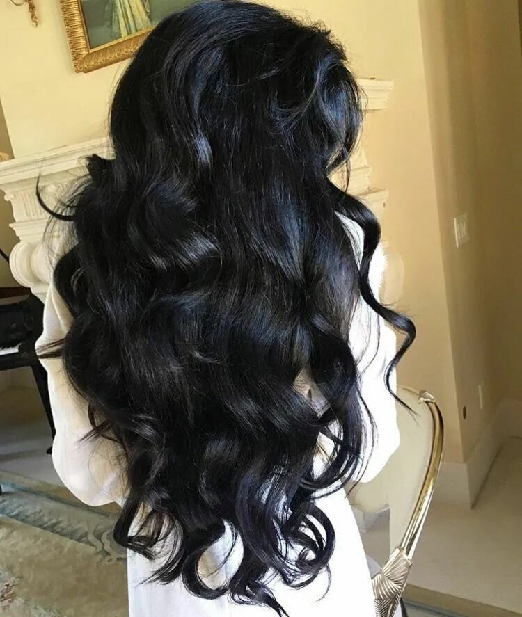 Прическа на длинные черные волосы GIVENxCHY Black wavy hair, Hair waves, Long hair styles