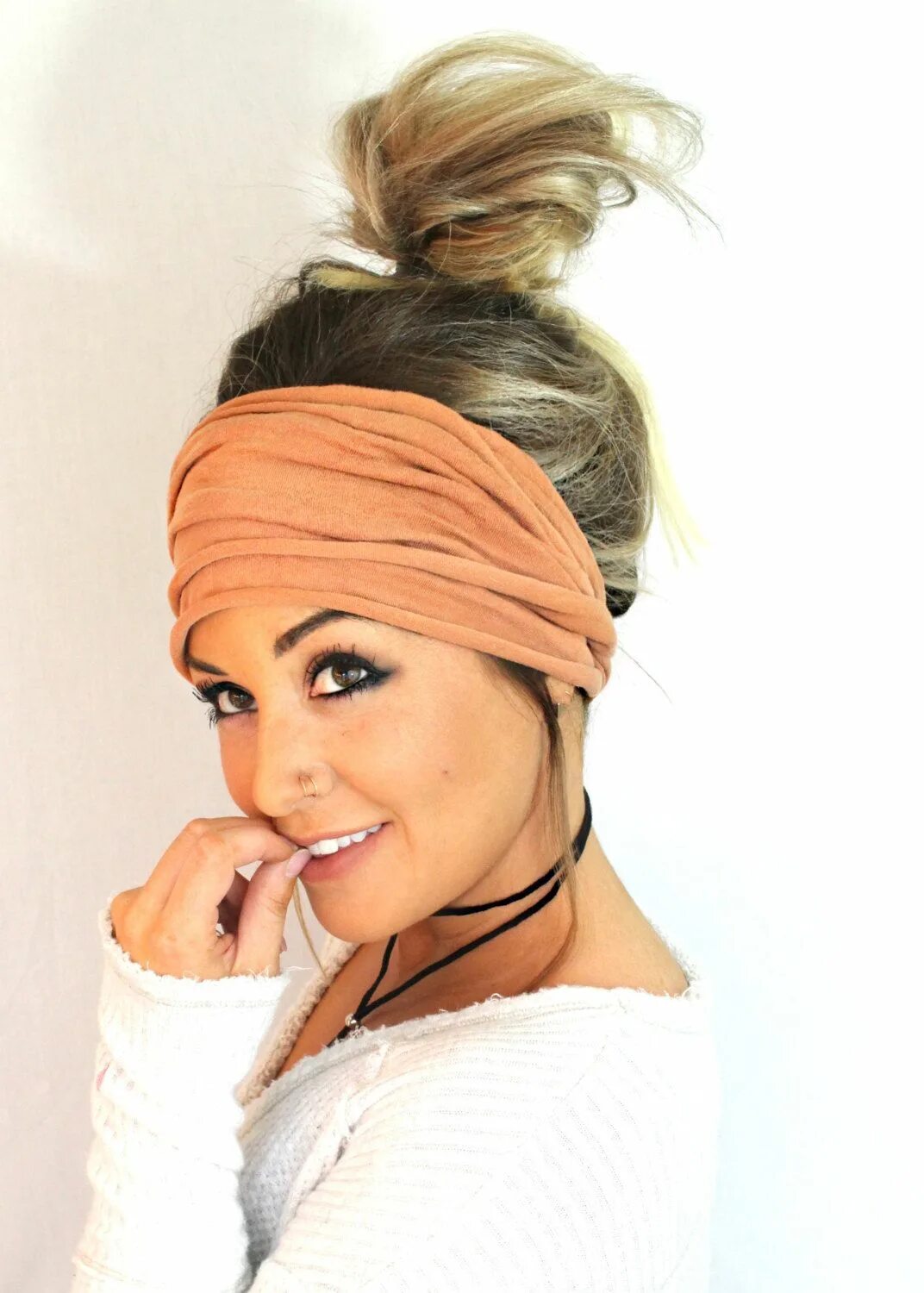 Прическа на длинные на повязку pebbyforevee Headband hairstyles, Long hair styles, Scarf hairstyles