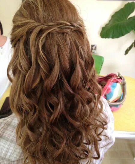 Прическа на длинные накрученные волосы How to Style Curly Hair? Bridesmaid hair, Bridesmaid hair long, Wedding hair dow