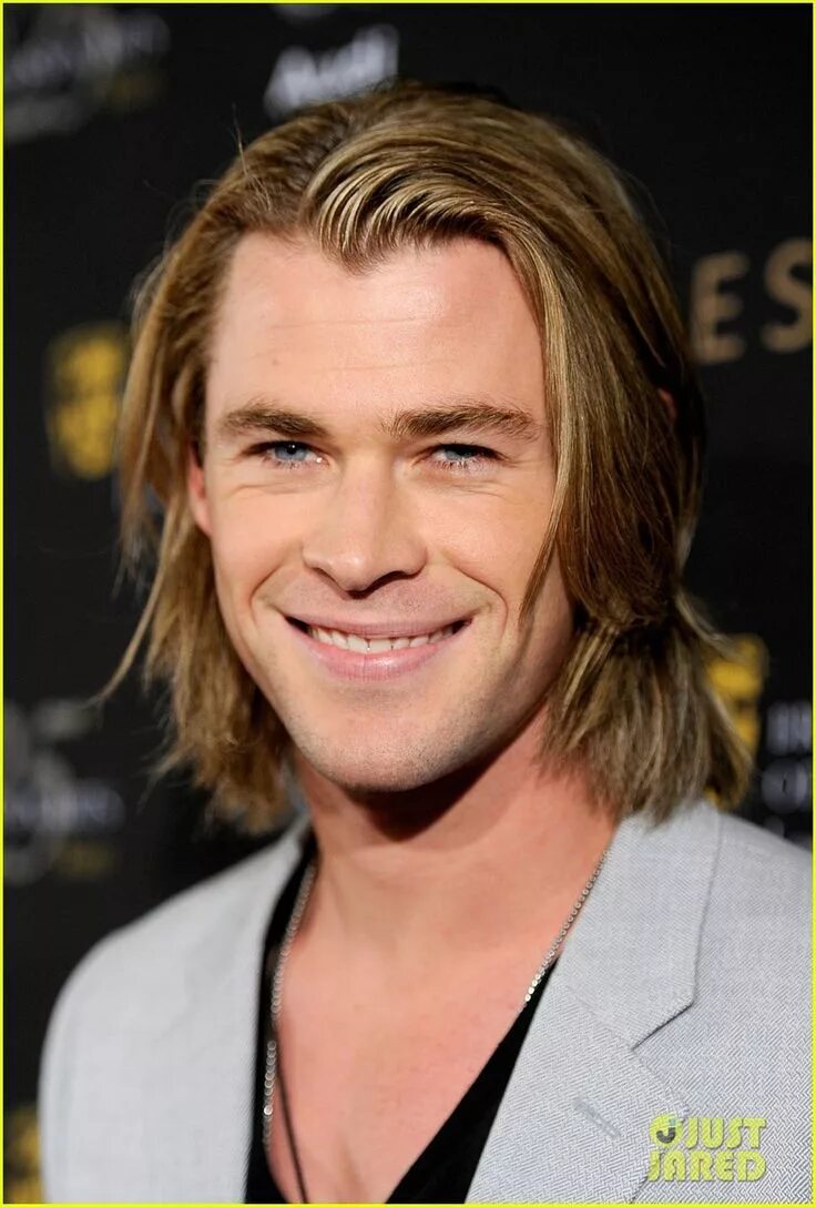 Прическа на длинные прямые мужские волосы Chris Hemsworth Long hair styles men, Surfer hairstyles, Long hair styles