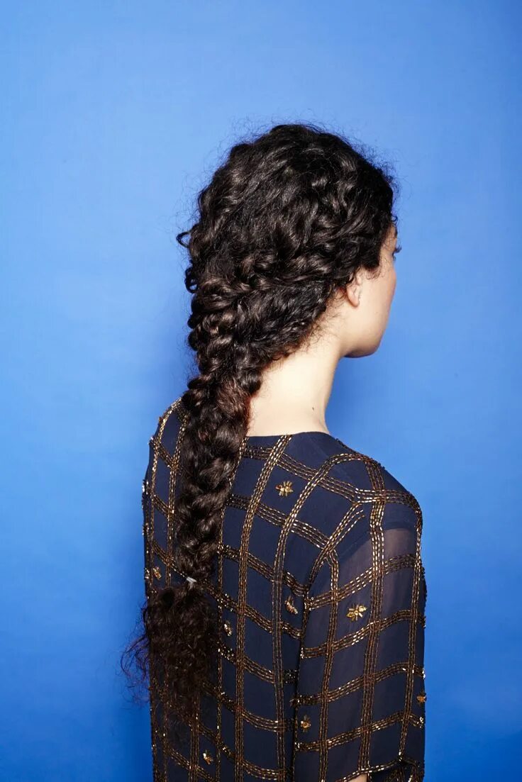 Прическа на длинные волнистые волосы How To Braid Curly Hair - Cute, Plait Styles Curly hair braids, Curly hair style