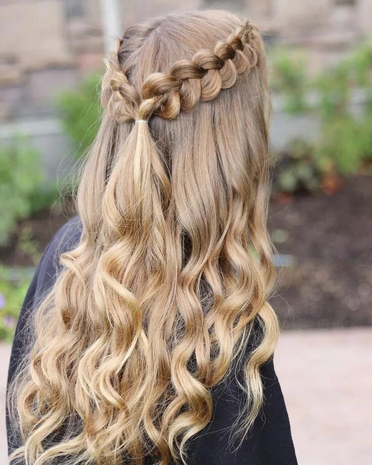 Прическа на длинные волосы 1 сентября dutch braided crown with waves Prom hairstyles for long hair, Prom hairstyles fo