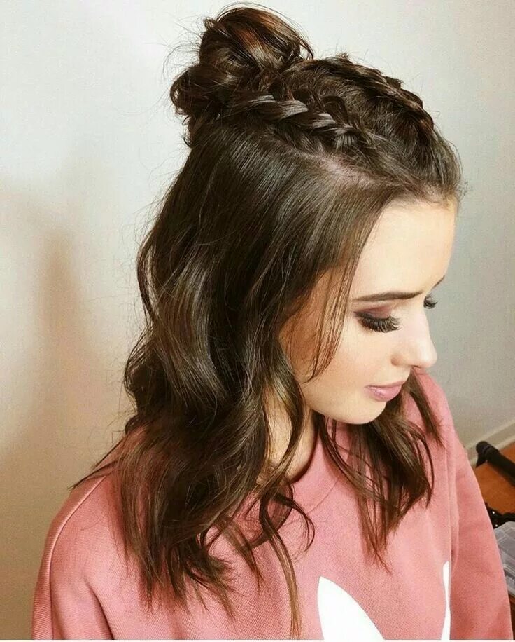 Прическа на длинные волосы 15 лет Pin de Katyam en HairStyle Peinado fácil, Peinados cabello corto, Peinados poco 