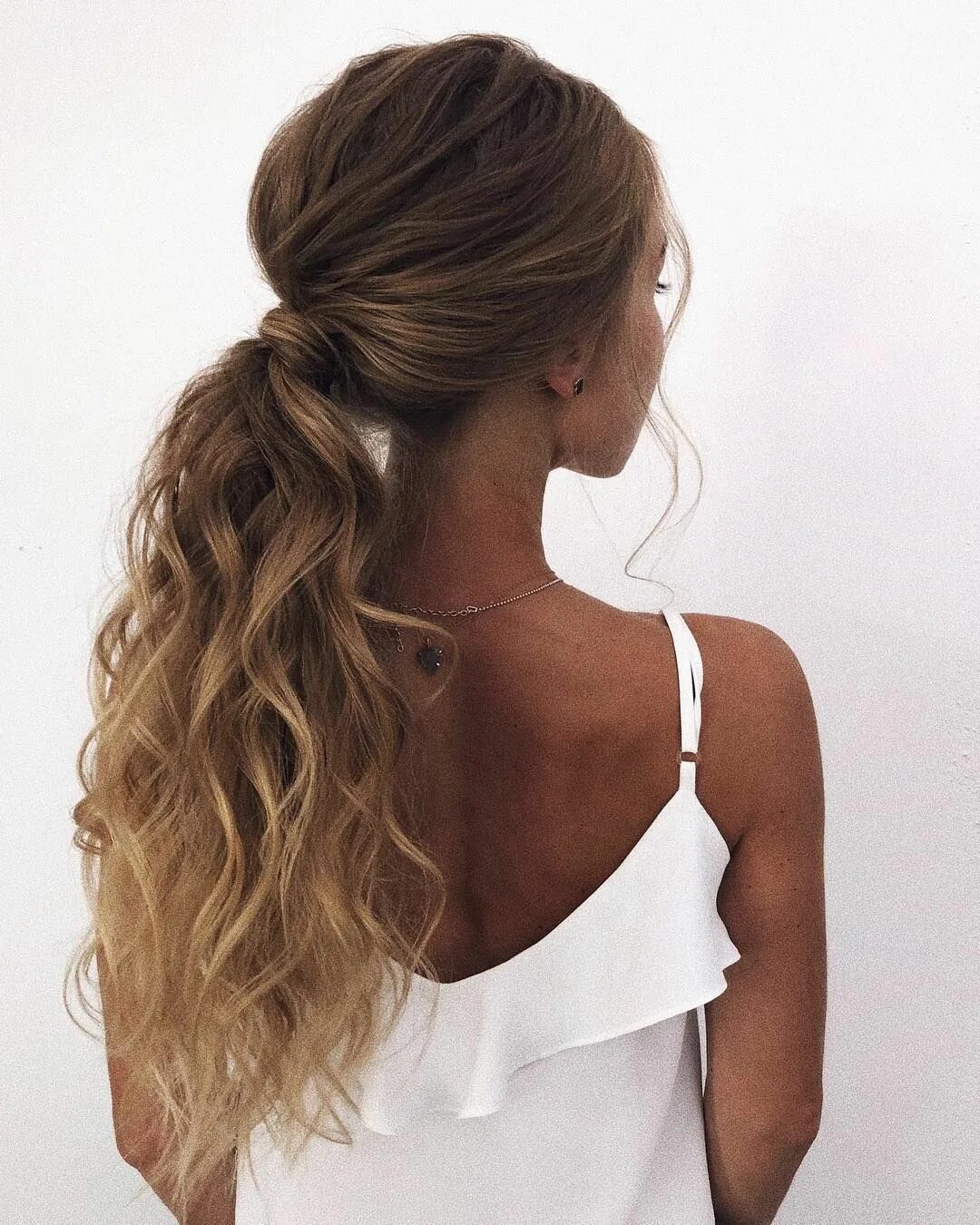 Прическа на длинные волосы хвост с локонами Gorgeous Ponytail Hairstyle Ideas That Will Leave You In FAB Curly hair styles, 