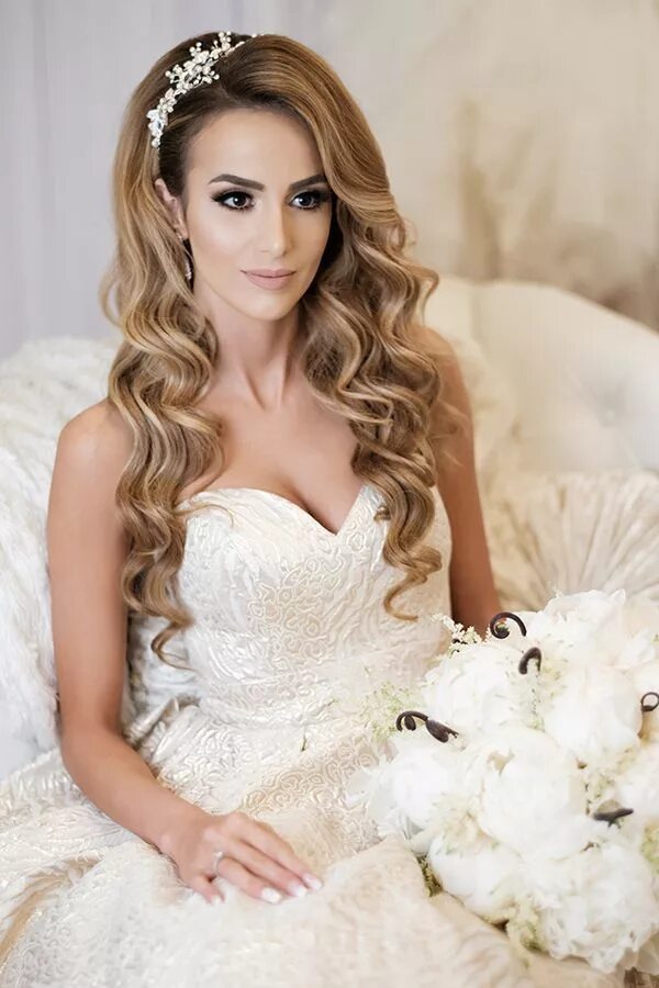 Прическа на длинные волосы локоны свадьба Pin by melissa on wedding tops Wedding hairstyles, Wedding hair down, Best weddi