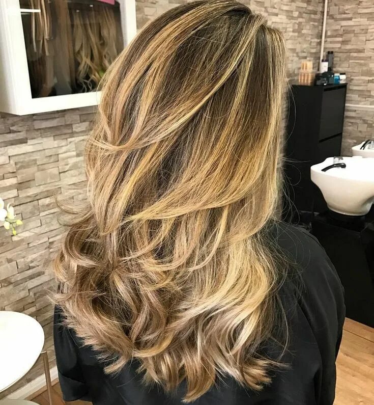 Прическа на длинные волосы окрашивание волос Angled V-cut Layers and Choppy Ends Long hair cuts, New long hairstyles, Haircut