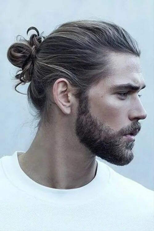 Прическа на длинные волосы парню Beard With Bun Men (Trending Now) Man bun hairstyles, Long hair beard, Mens hair