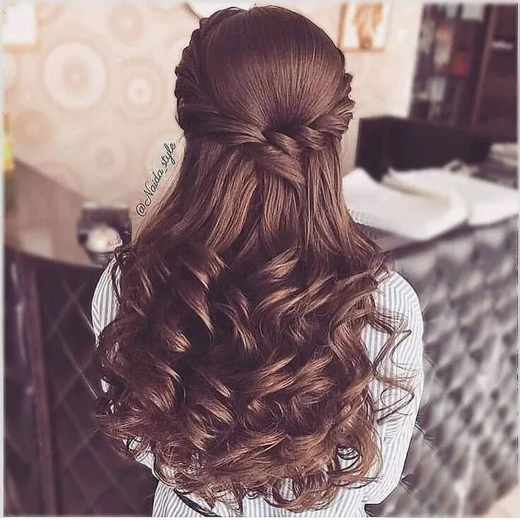 Прическа на длинные волосы полусобранные @mazotcu1 Linktree Hairstyles for thin hair, Front hair styles, Quince hairstyle