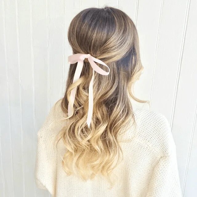 Прическа на длинные волосы последний звонок Holiday Hair Ribbons and Bows Hair styles, Pretty hairstyles, Hair ribbons