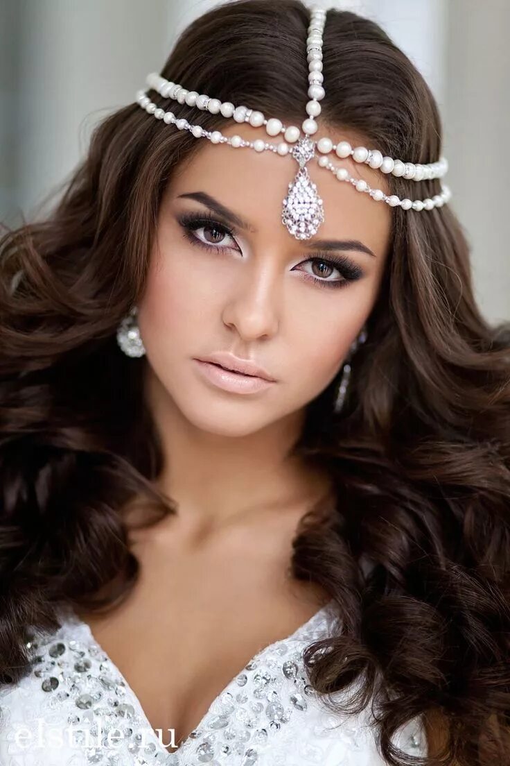 Прическа на длинные волосы с украшением ♔ Hair Ornaments Uℓviỿỿa S Vintage wedding hair, Hairstyle for wedding day, Head