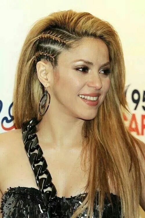 Прическа на длинные волосы сбоку Pin by Ann Gehl on Branded in BRAIDS Shakira hair, Side braid hairstyles, Hair