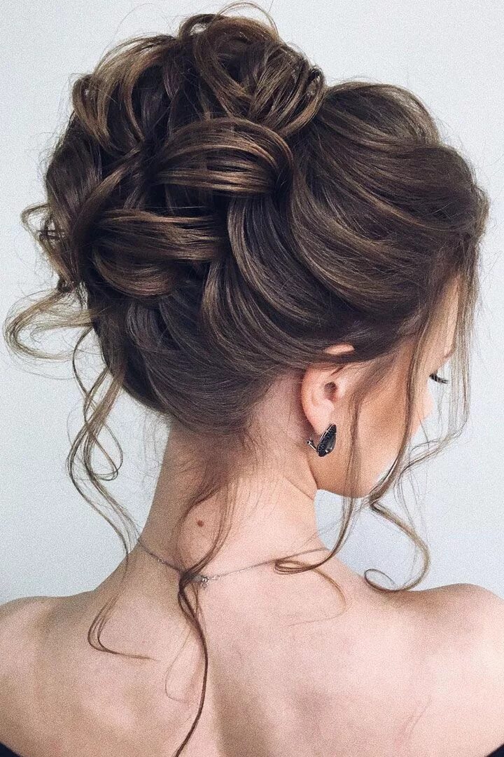 Прическа на длинные волосы сзади собрано This gorgeous wedding hair updo hairstyle idea will inspire you Hair styles, Uni