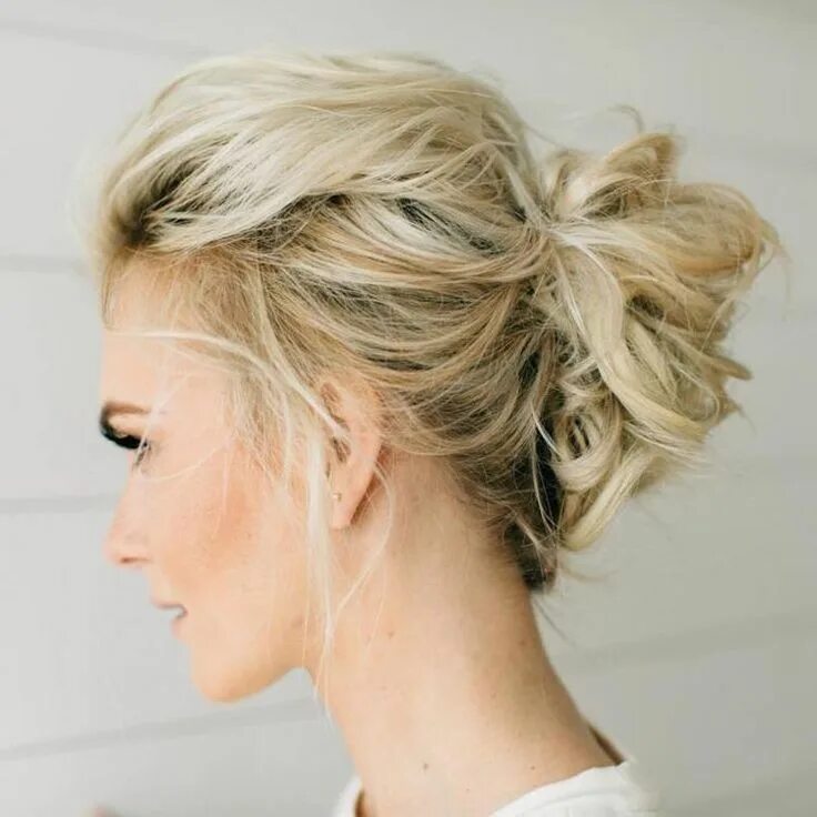 Прическа на длинные волосы тонкие и редкие Pin by mamasbag.com on honey blonde hairstyles Thin hair updo, Short hair updo, 