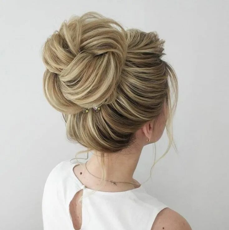 Прическа на длинные волосы вверх Chignon Mariage Invitée I 63 Idées Coiffures Mariée Glamorous hair, Wedding hair