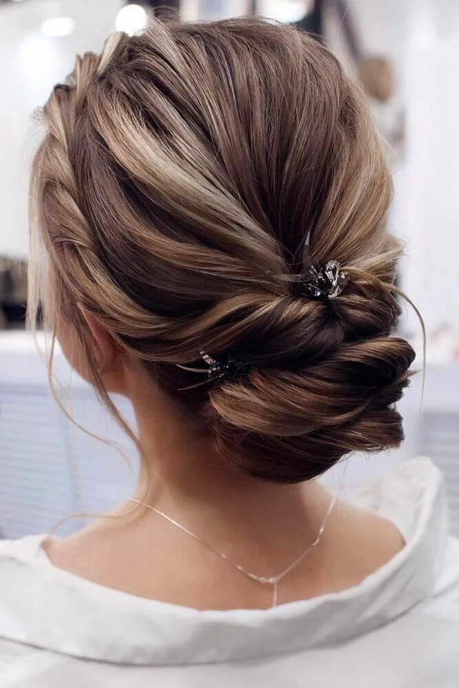 Прическа на длинные волосы выпускной пучок 32 Chignon Bun Hairstyles To Get A Stylish Look Hair styles, Long hair styles, W