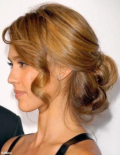 Прическа на длинные волосы закрытые уши 4 Easy Steps: Create a Chic Celebrity Chignon Today Jessica alba hair, Mother of