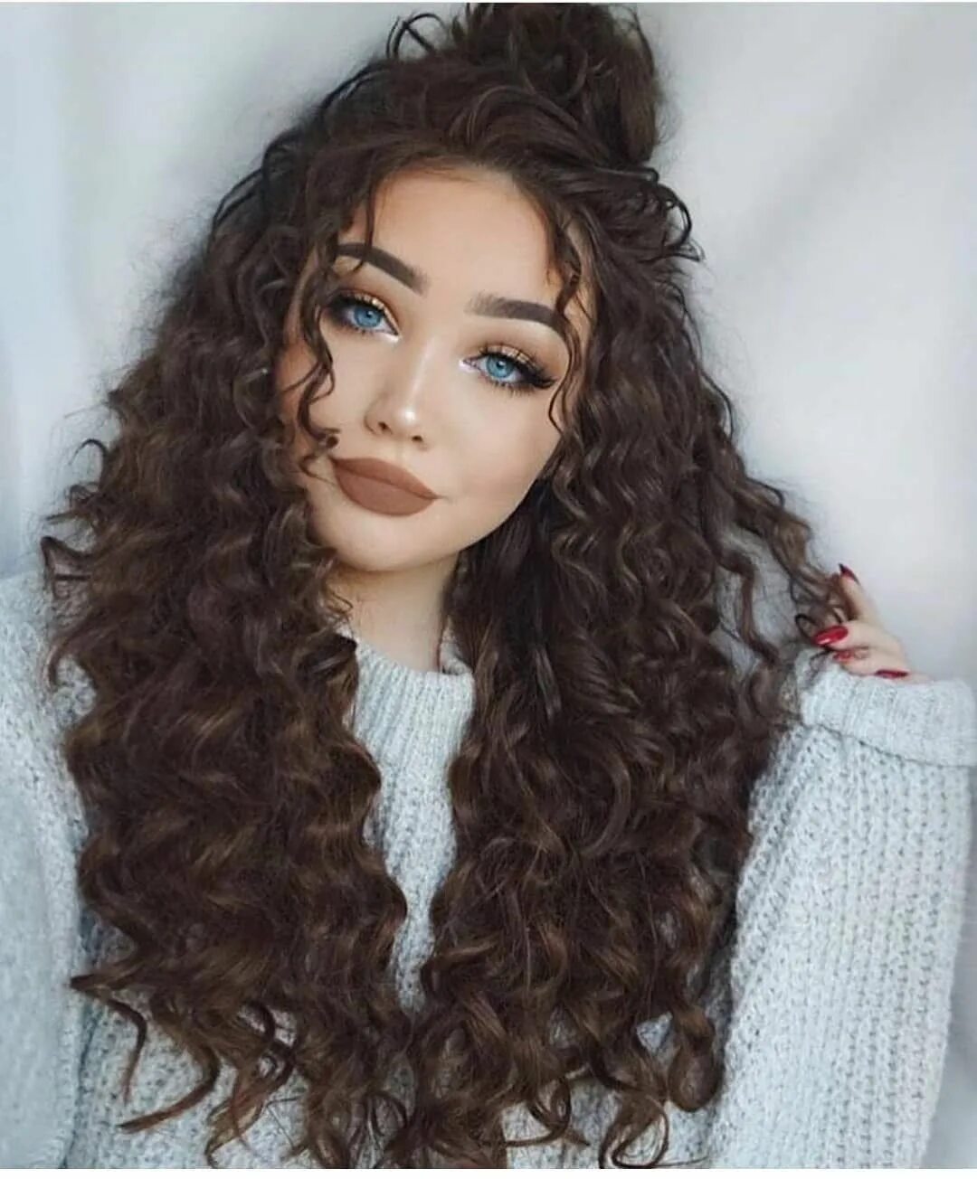 Прическа на длинные вьющиеся волосы 3 Tips for Shoulder Length Hairstyling with 32 photos Long hair styles, Curly ha